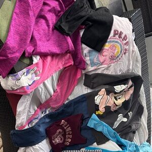 Girls clothing size small. 5-6. 6-7.